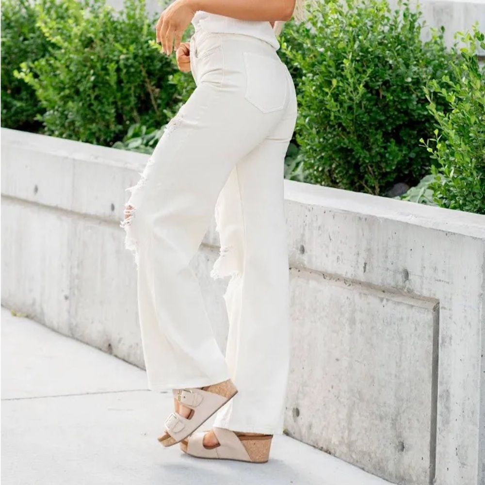 Vervet Distressed Cream Jeans - Picture 3 of 10